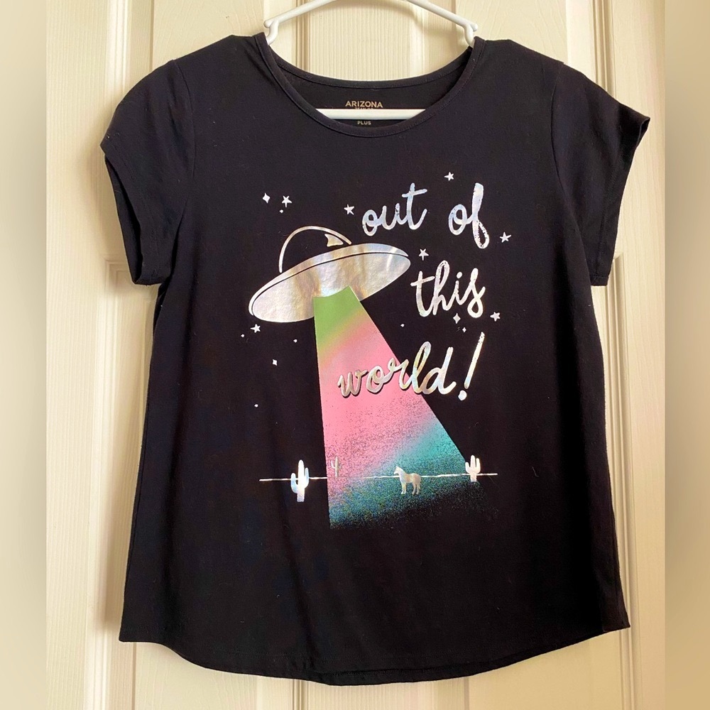 NWOT Arizona Girl’s 18 PLUS Spaceship Tshirt Black